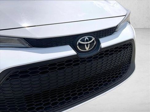 Used 2021 Toyota Corolla LE FWD image 30