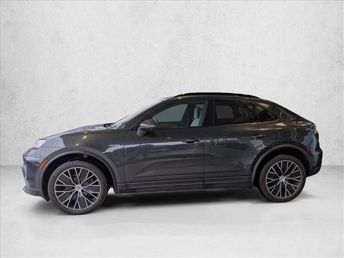 Used 2024 Porsche Macan 4 Electric image 8