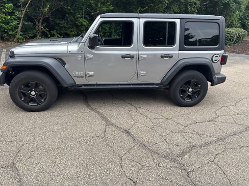 Used 2018 Jeep Wrangler Unlimited Sport S AWD/4WD image 11