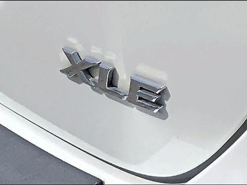 Used 2022 Toyota Camry XLE FWD image 30