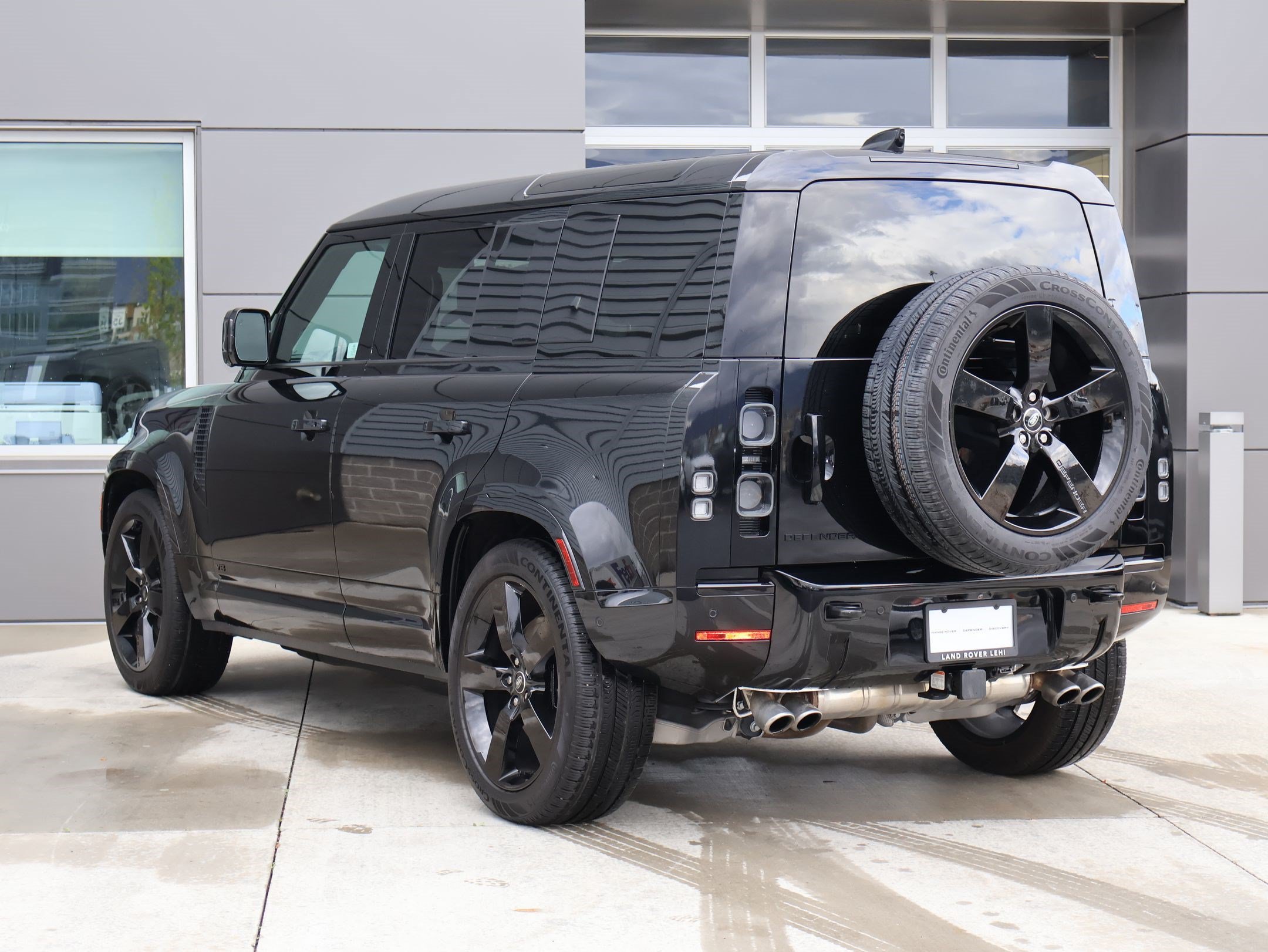 Used 2025 Land Rover Defender 110 V8 AWD/4WD image 10