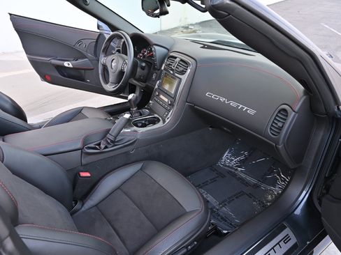 Used 2013 Chevrolet Corvette 427 w/ 1SC Preferred Equipment Group RWD image 19