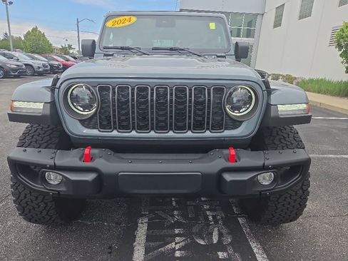 Used 2024 Jeep Wrangler Unlimited Rubicon AWD/4WD image 3