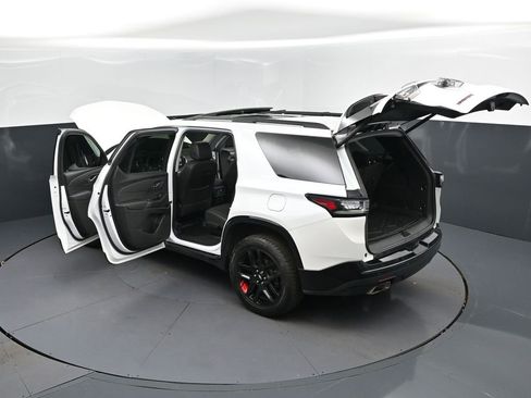 Used 2021 Chevrolet Traverse Premier w/ Redline Edition FWD image 2
