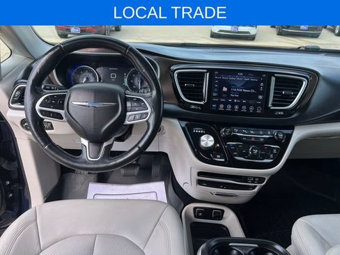 Used 2018 Chrysler Pacifica Touring-L Plus w/ Advanced Safetytec Group FWD image 25