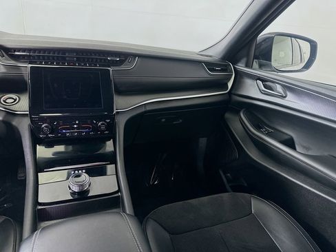 Used 2024 Jeep Grand Cherokee L Laredo image 20