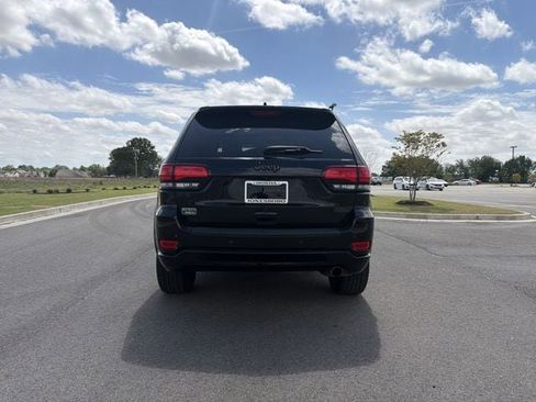 Used 2020 Jeep Grand Cherokee Altitude RWD image 4