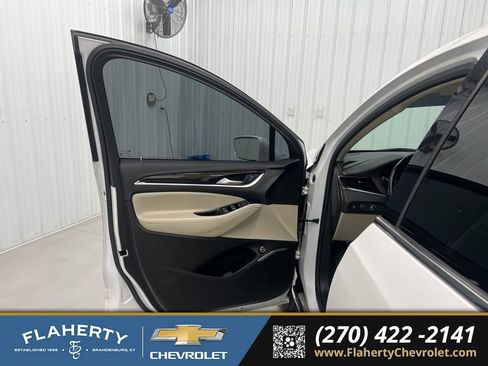 Used 2019 Buick Enclave Essence FWD image 9