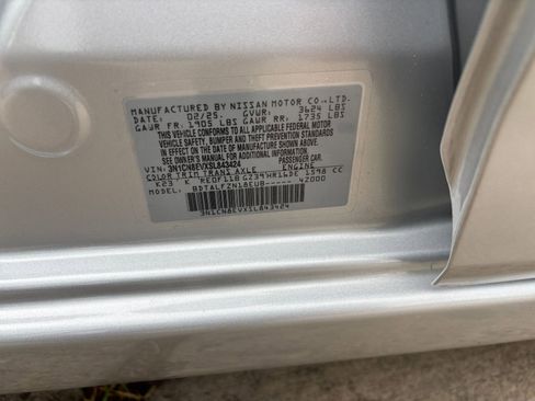 Used 2025 Nissan Versa SV FWD image 27