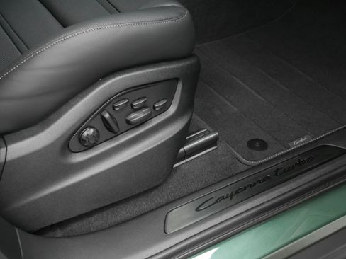 New 2025 Porsche Cayenne Turbo image 26