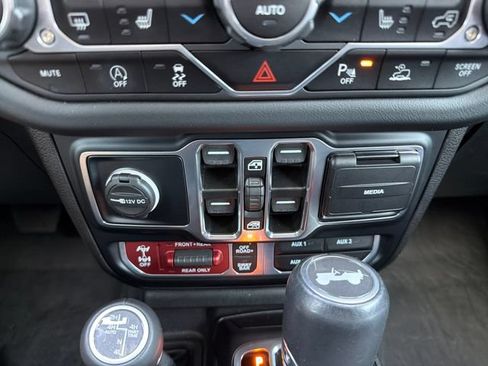 Used 2024 Jeep Wrangler Unlimited Rubicon AWD/4WD image 15