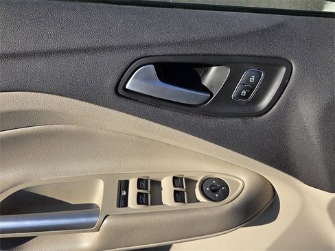 Used 2019 Ford Escape SE image 8