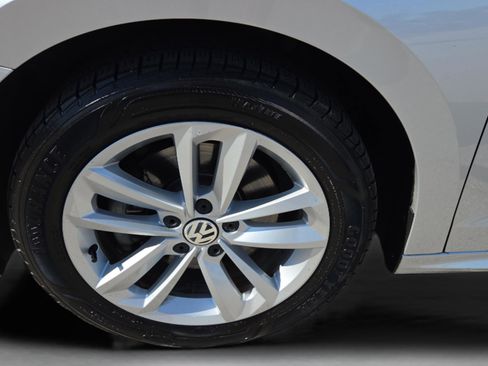 Used 2020 Volkswagen Passat 2.0T SE image 41