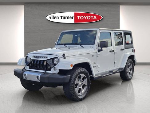 Used 2018 Jeep Wrangler Unlimited Sahara AWD/4WD image 3