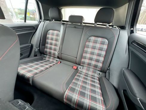 Used 2017 Volkswagen Golf S image 21