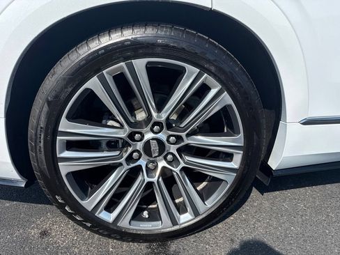 Used 2026 Cadillac Vistiq Platinum w/ LPO, Floor Liner Package AWD/4WD image 13