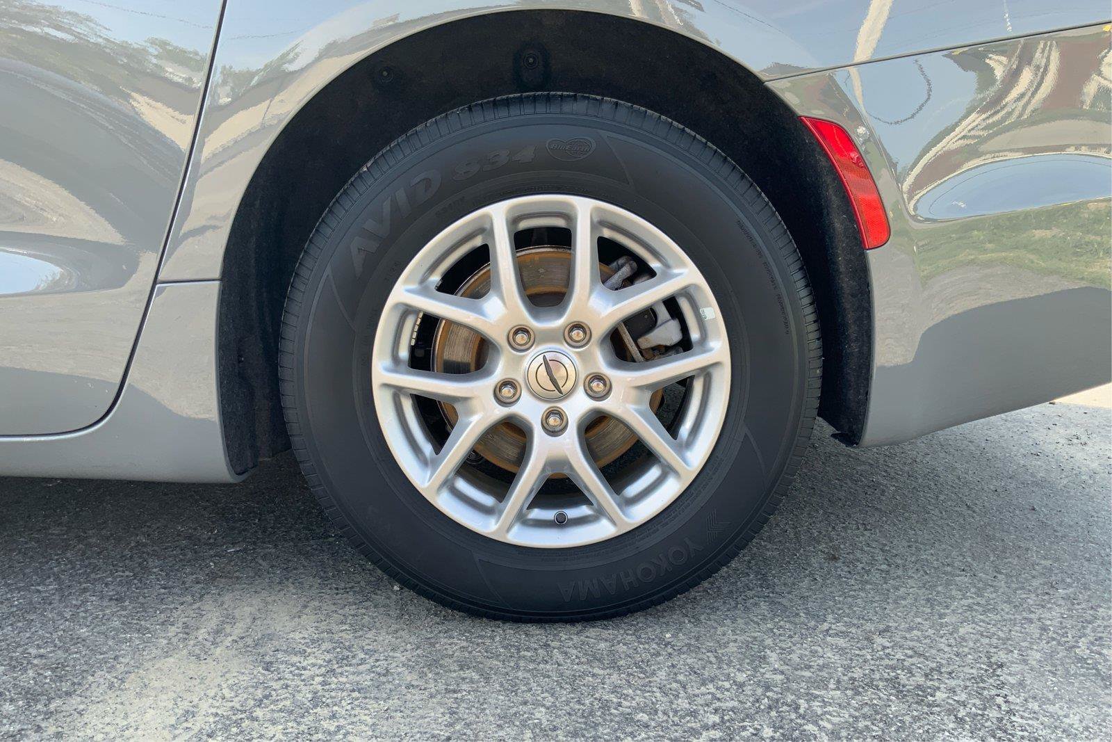 Used 2025 Chrysler Pacifica Select FWD image 29