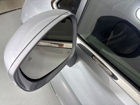 Used 2021 Chrysler Pacifica Touring-L FWD image 12