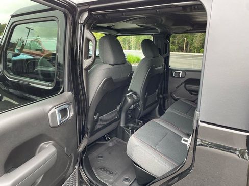 New 2025 Jeep Gladiator Rubicon image 30