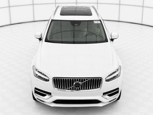 Used 2024 Volvo XC90 T8 Plus w/ Protection Package Premier AWD/4WD image 3