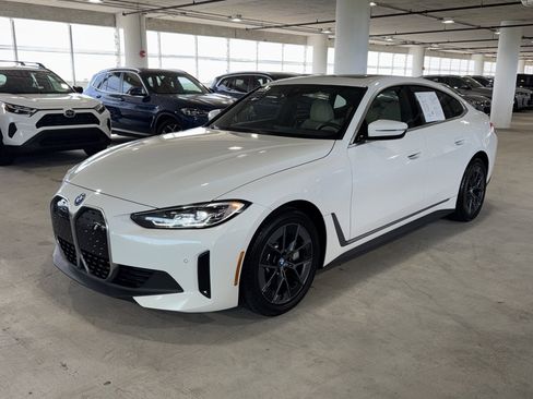 Used 2023 BMW i4 eDrive40 w/ Premium Package RWD image 4