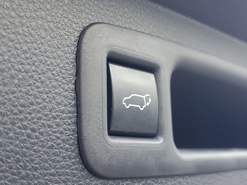 Used 2022 Toyota Highlander XLE image 9