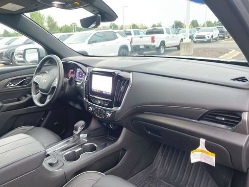 Used 2023 Chevrolet Traverse Premier FWD image 29