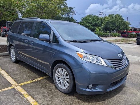 Used 2015 Toyota Sienna XLE w/ XLE Navigation Package FWD image 1