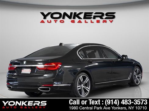 Used 2019 BMW 750i xDrive w/ Executive Package image 12