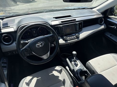 Used 2018 Toyota RAV4 XLE AWD/4WD image 19