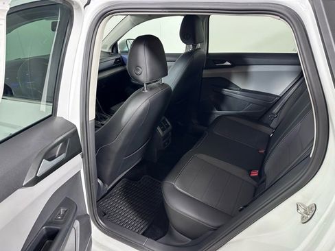 Used 2022 Volkswagen Taos SE image 14