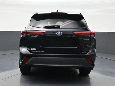 Used 2021 Toyota Highlander XLE AWD/4WD image 4