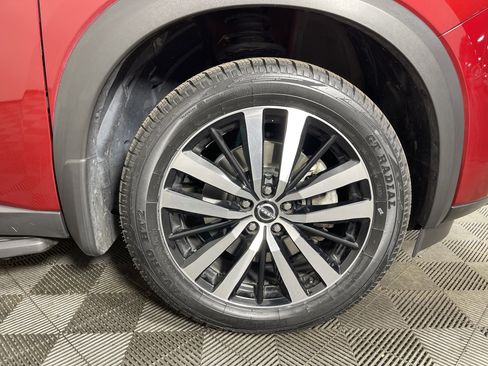 Used 2023 Nissan Pathfinder Platinum image 9