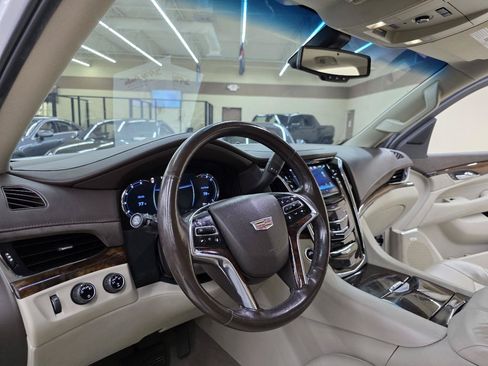 Used 2016 Cadillac Escalade 4WD image 21