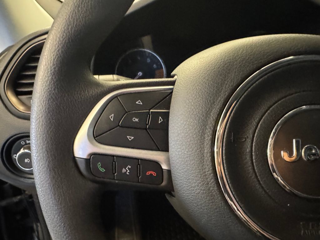 Used 2023 Jeep Renegade Latitude AWD/4WD image 12