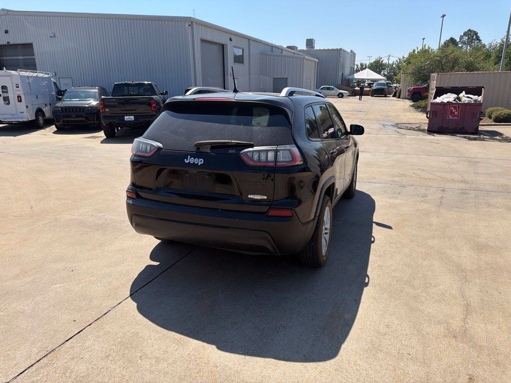 Used 2021 Jeep Cherokee Latitude FWD image 14