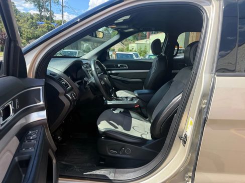 Used 2017 Ford Explorer XLT w/ Equipment Group 202A image 27