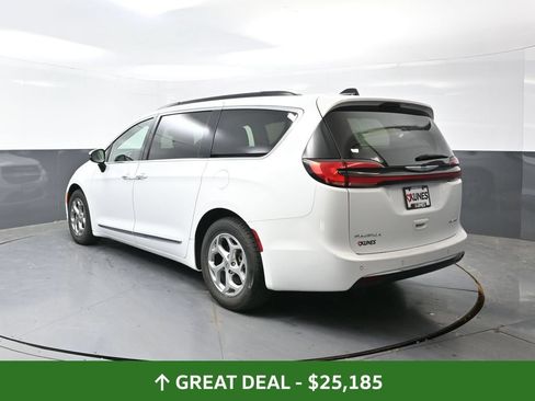 Used 2023 Chrysler Pacifica Limited FWD image 12