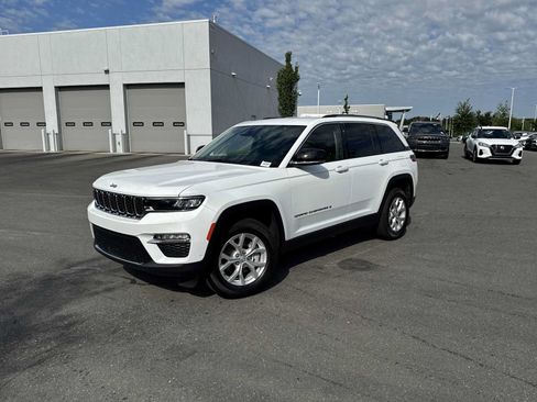 Used 2023 Jeep Grand Cherokee Limited w/ Luxury Tech Group II AWD/4WD image 5