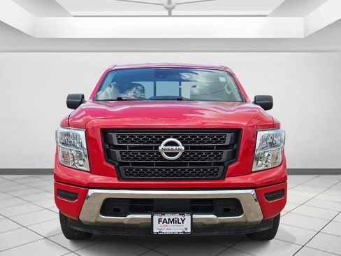 Used 2022 Nissan Titan SV RWD image 2
