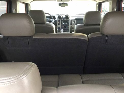Used 2003 HUMMER H2 w/ Preferred Equipment Group image 17