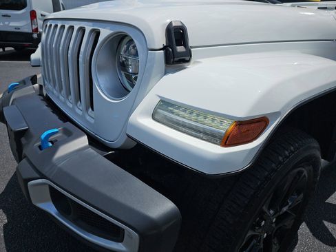 Used 2022 Jeep Wrangler Unlimited Sahara w/ Cold Weather Group AWD/4WD image 32