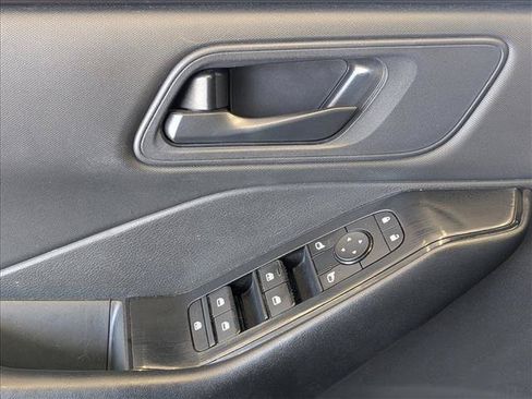 Used 2024 Nissan Rogue S FWD image 11