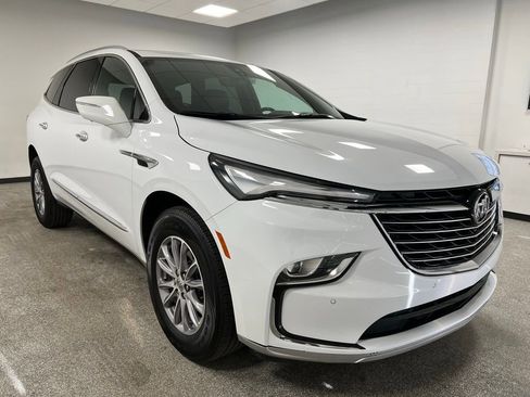 Used 2024 Buick Enclave Premium image 2