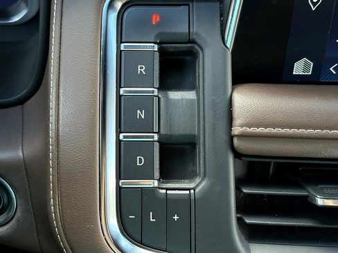 Used 2022 Chevrolet Suburban High Country image 28