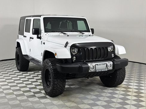 Used 2017 Jeep Wrangler Unlimited Sahara AWD/4WD image 3