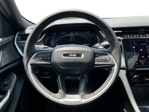 New 2025 Jeep Grand Cherokee Altitude image 13