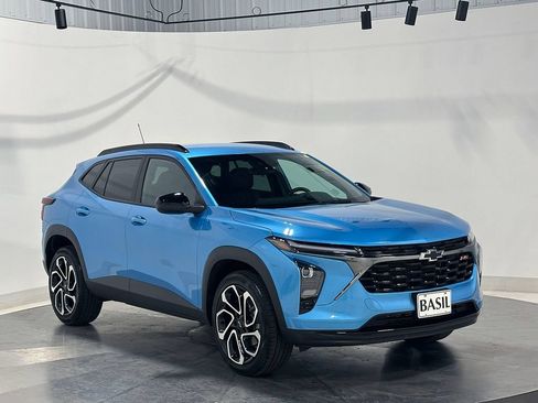 Used 2025 Chevrolet Trax RS FWD image 40