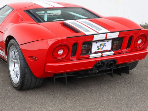 Used 2006 Ford GT RWD image 19