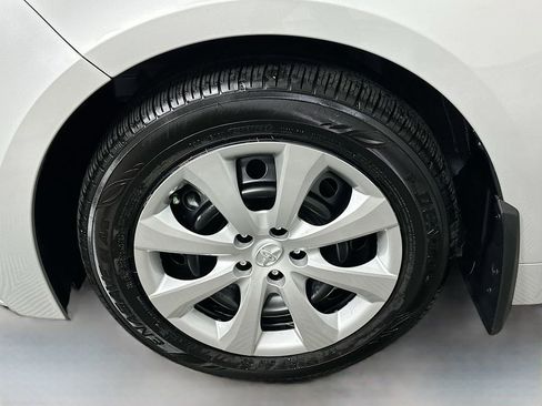 Used 2025 Toyota Corolla LE image 30